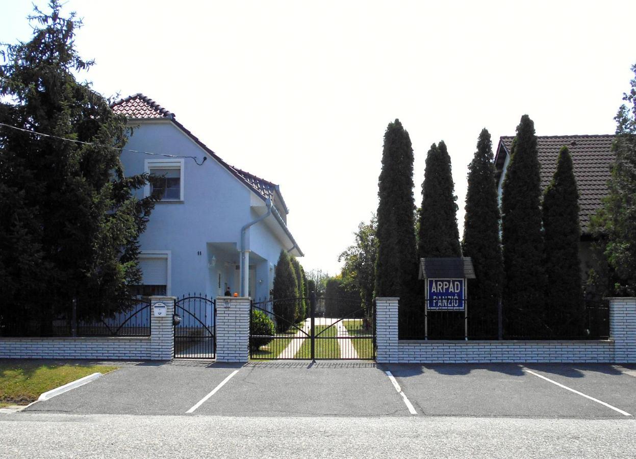 Bed and Breakfast Arpad Panzio Дьёр Экстерьер фото