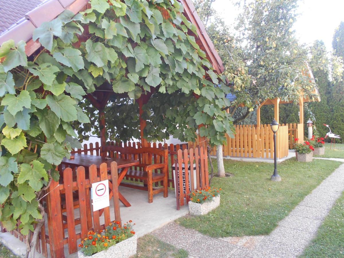Bed and Breakfast Arpad Panzio Дьёр Экстерьер фото