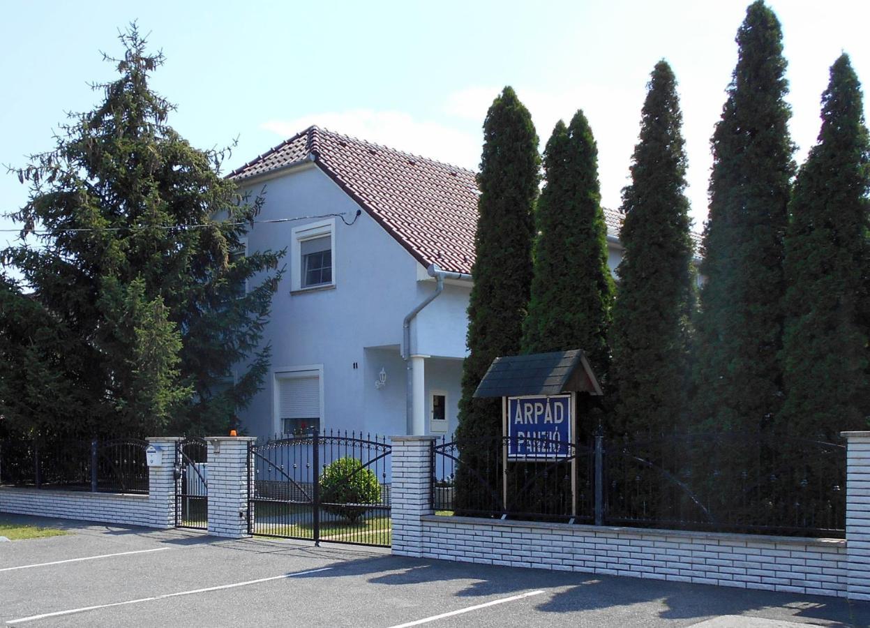 Bed and Breakfast Arpad Panzio Дьёр Экстерьер фото